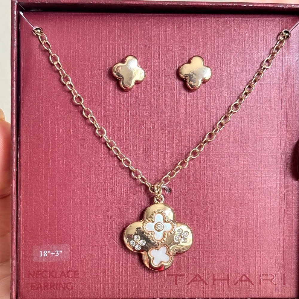 ⚜️ Tahari | Elegant Trendy Gold Clover Necklace Set - Picture 5 of 5